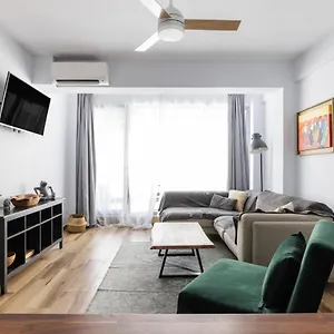 https://central-sky-apartments.hotelschalkidiki.net